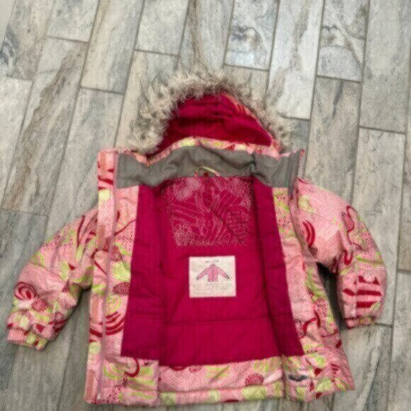Spyder girls size 5 insulated skiing/snowboard coat Retails $160. - Picture 8 of 10